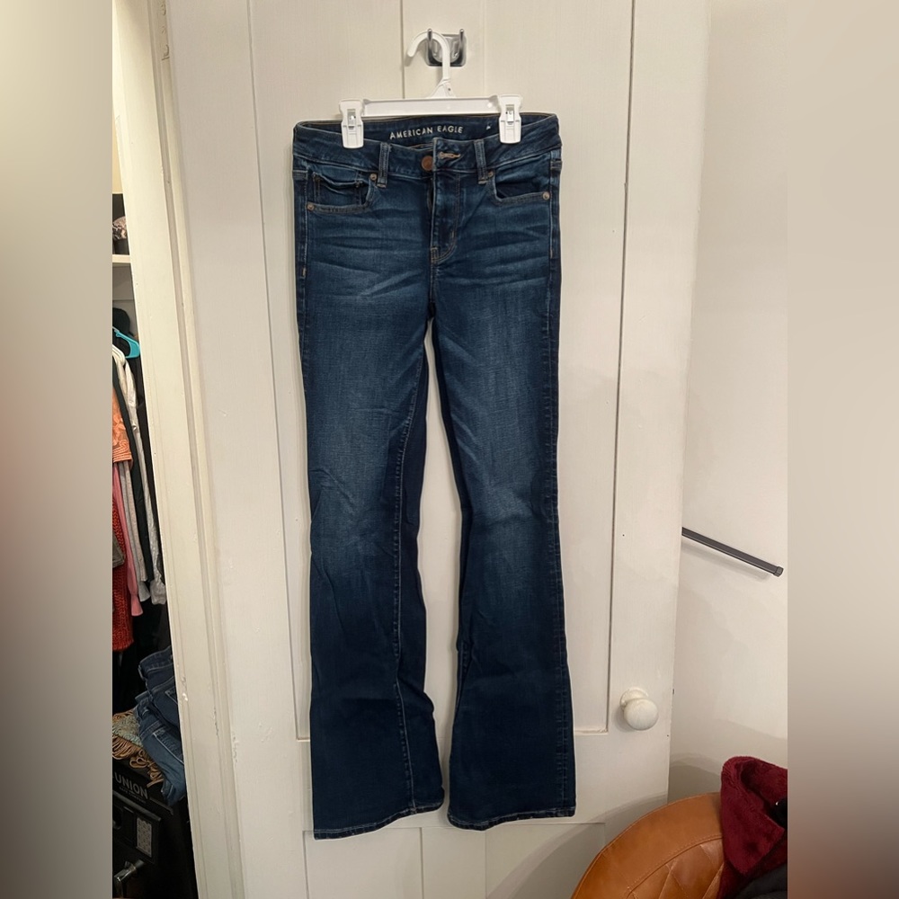 Size 2 XL women’s American eagle boyfriend fit jeans. NEVER WORN.
